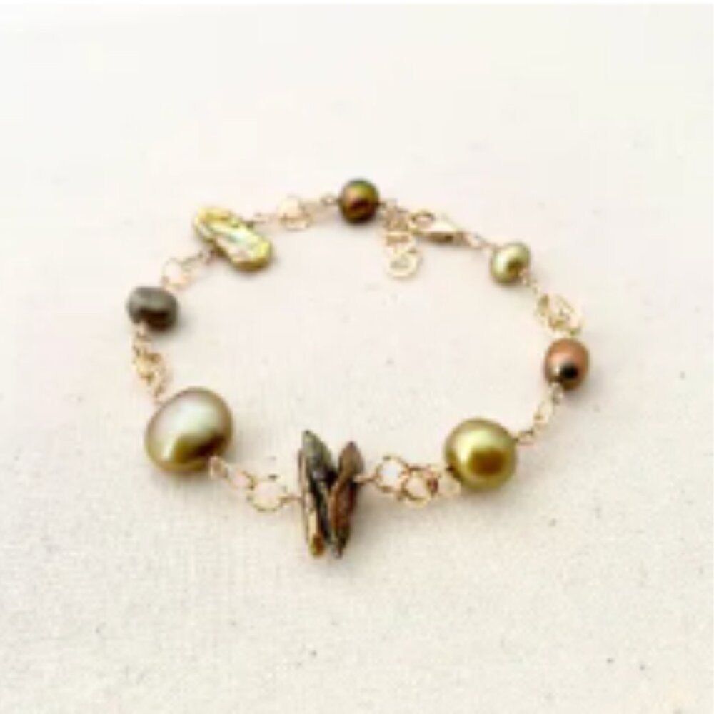 Stunning Freshwater Pearl Bracelet & Earring Set